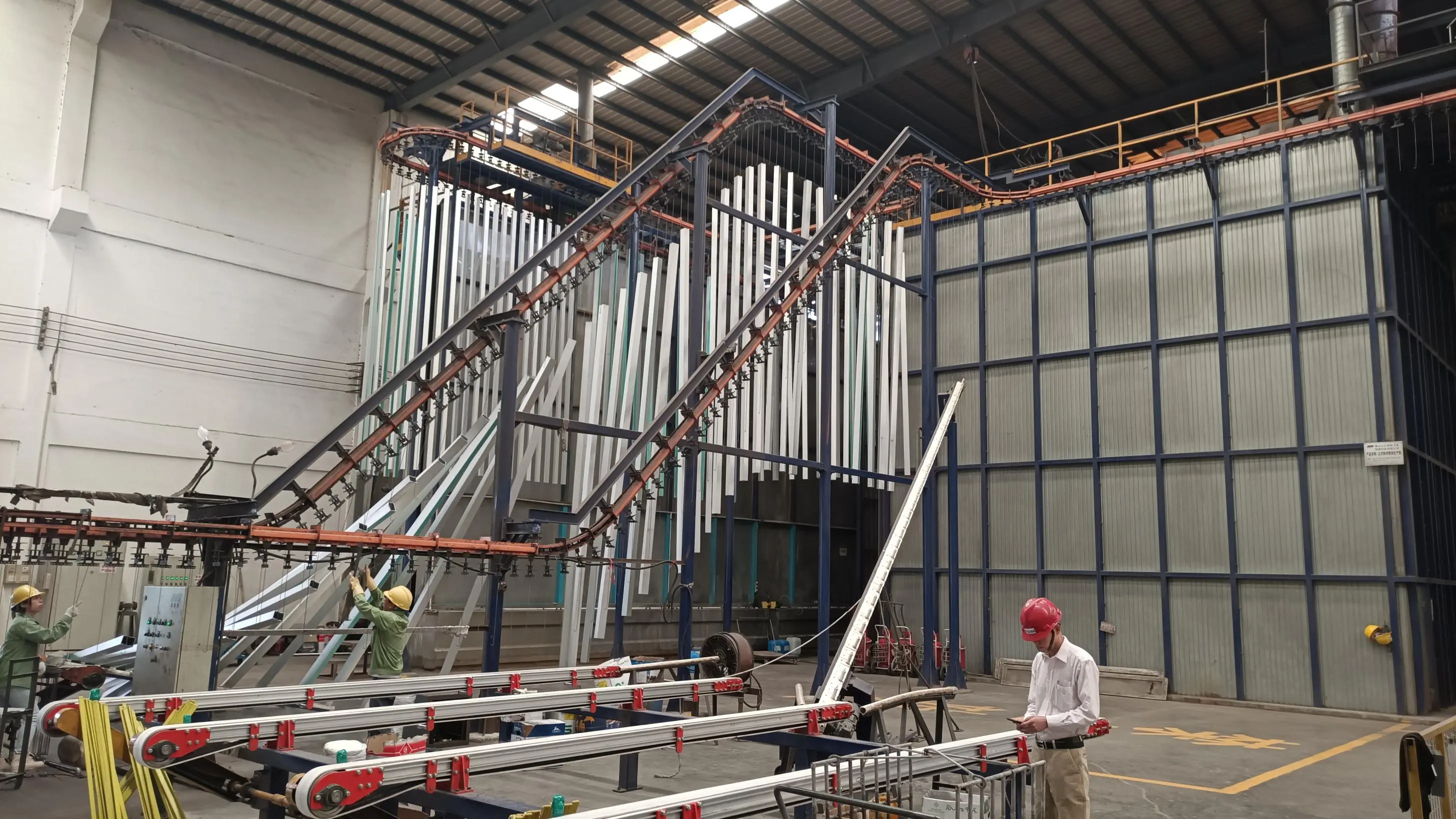 PVDF Aluminum Extrusions – Leading Sustainable and Durable Building Solutions