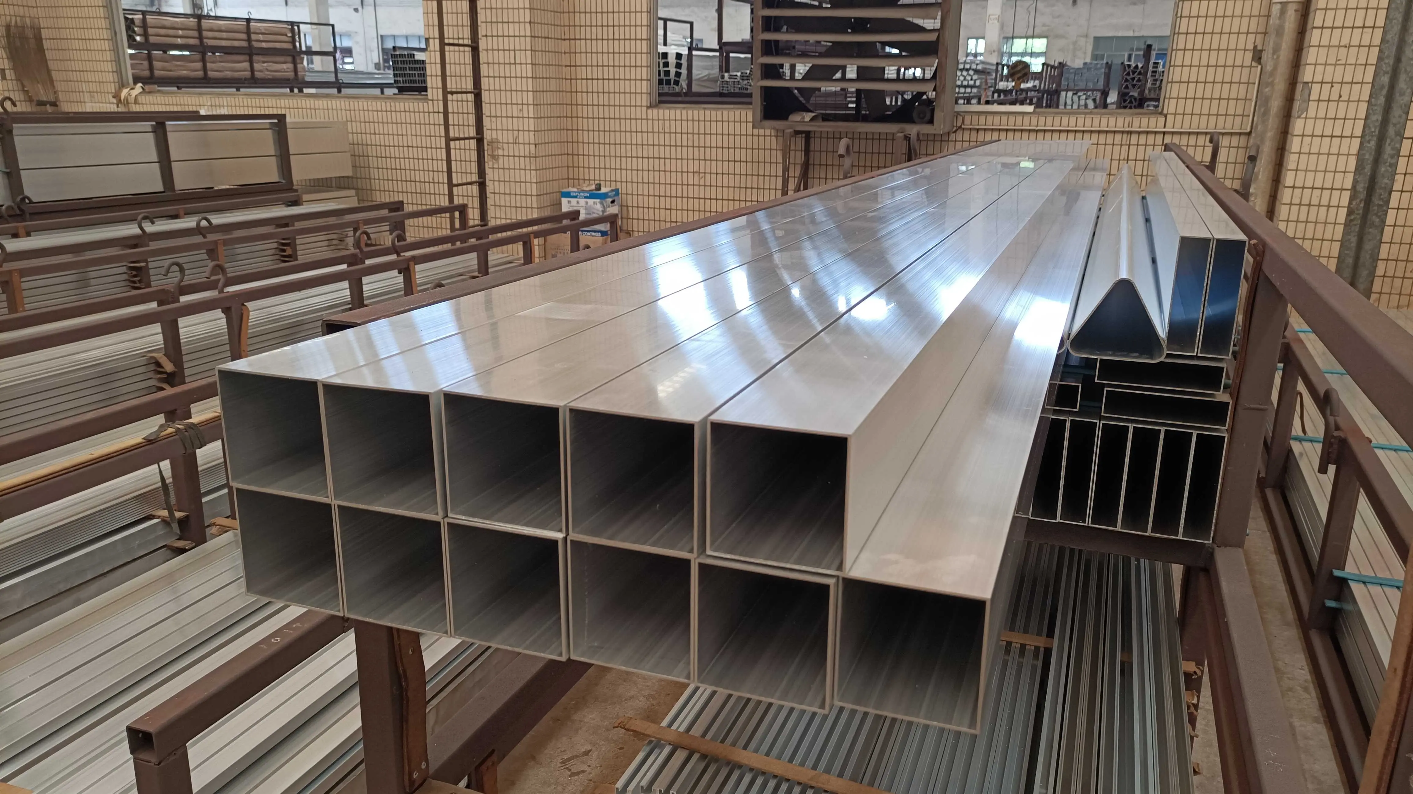 Understanding the Distinctions: Aluminum Square Tubes vs. Aluminum Profiles